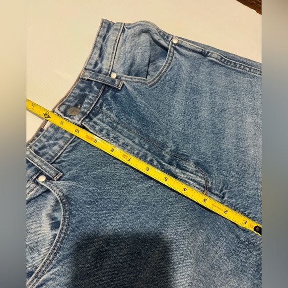WRANGLER X URBAN OUTFITTERS - Hi Bells Light Blue Wash  Jeans Size 28 - Picture 8 of 13